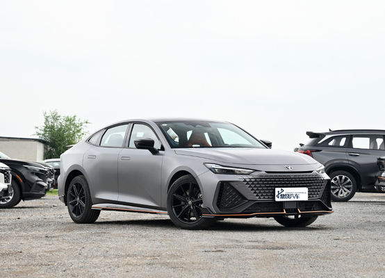 Ανταγωνιστικό Sport Smart Chang Ένα EV Changan UNI-V 5 θέσεις Σεντάν 1.5T 2.0T αυτοκίνητο