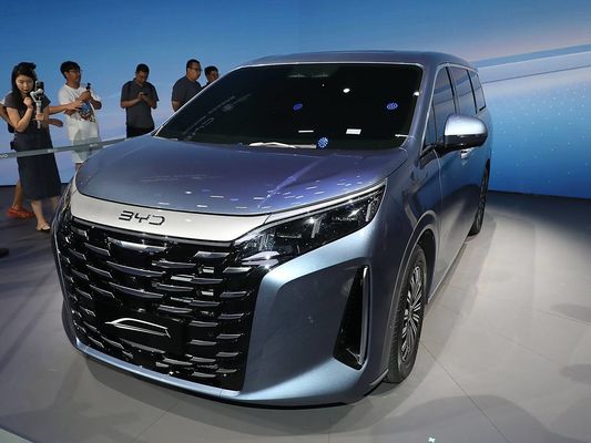 Νέα έκδοση Τελευταία BYD Xia MPV Χρήση στην οικογένεια 7 θέσεων υβριδικό αέριο 1.5T EV αυτοκίνητο
